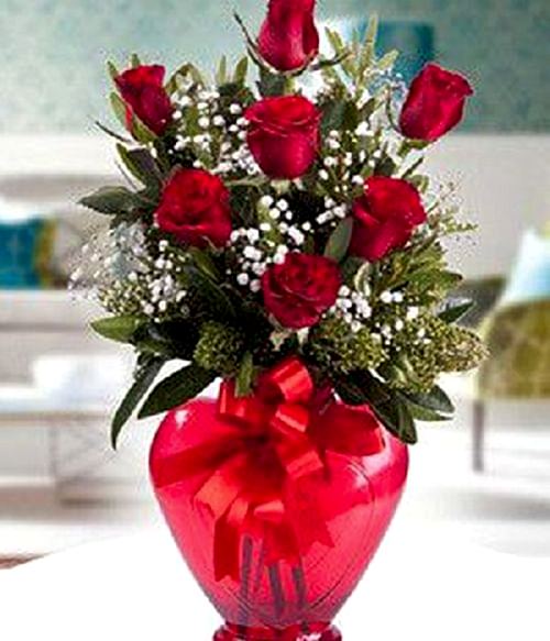 Kalp Vazoda Kırmızı Güller