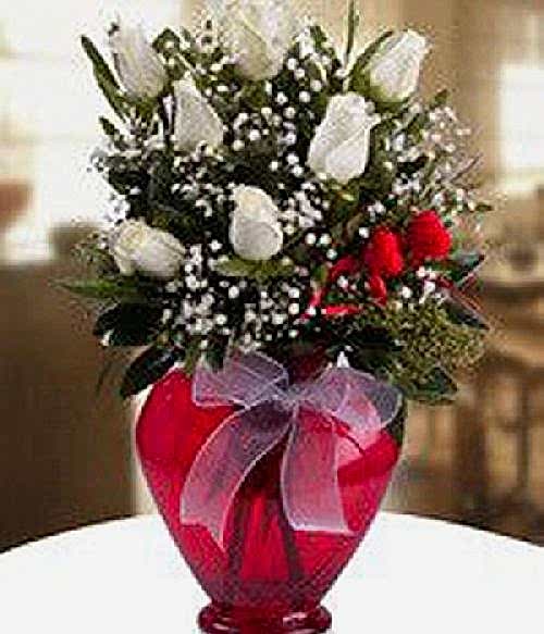 Kalp Vazoda Beyaz Güller