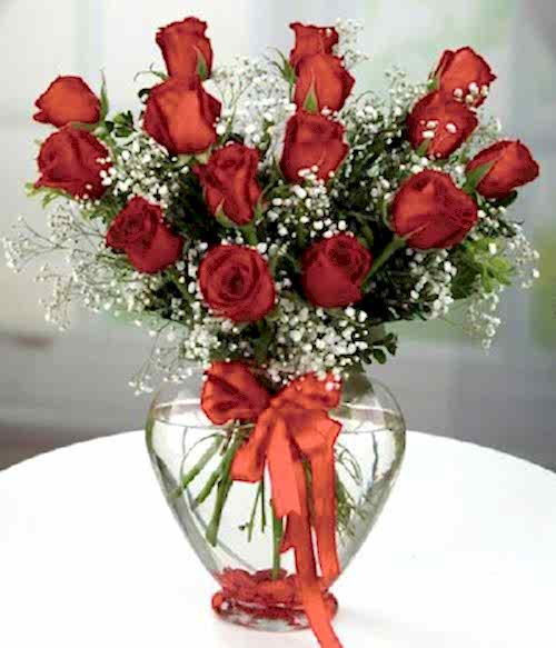 kalp vazoda 15 adet gül